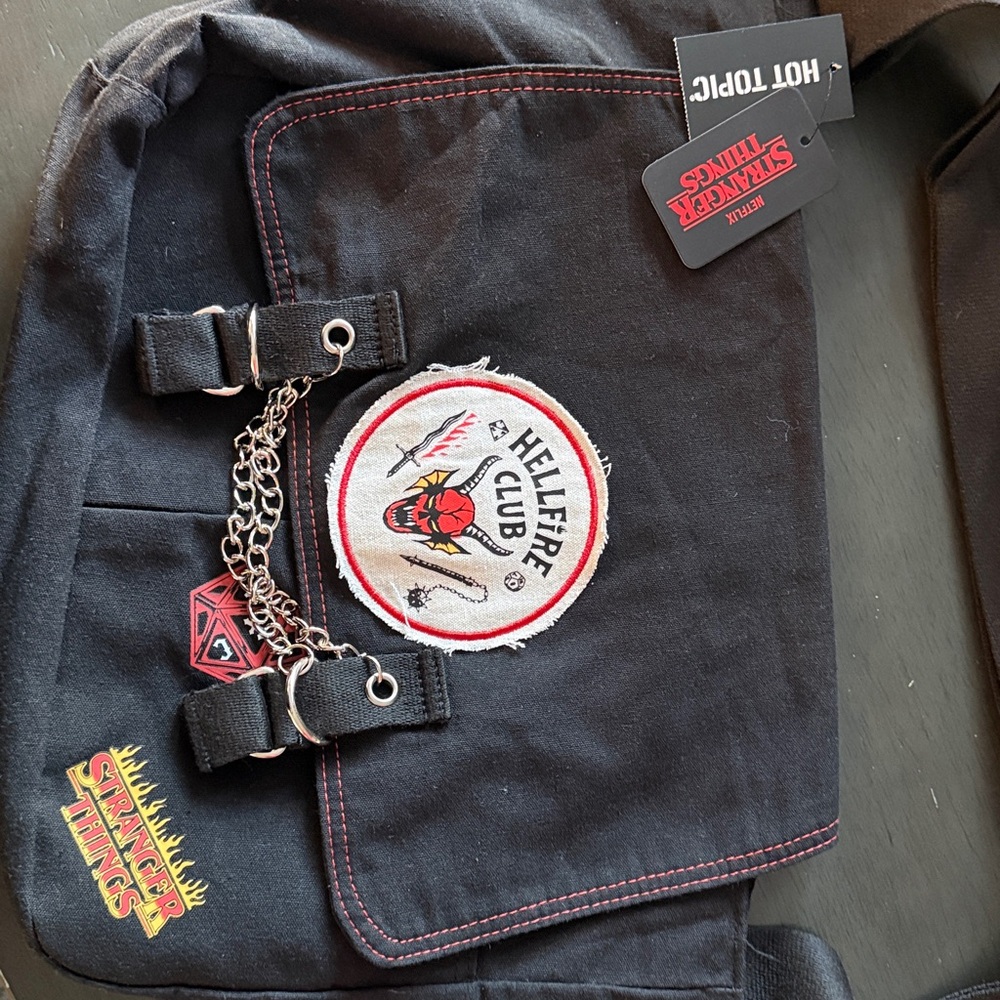 NWT Stranger Things Hellfire Club Black Messenger Bag - Picture 5 of 5
